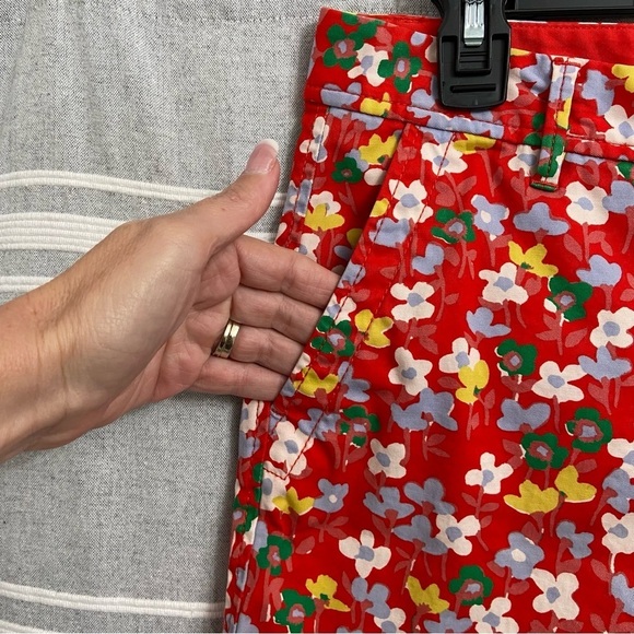 TALBOTS / Girlfriend Chino Shorts Red Floral Size 6 - Picture 5 of 9
